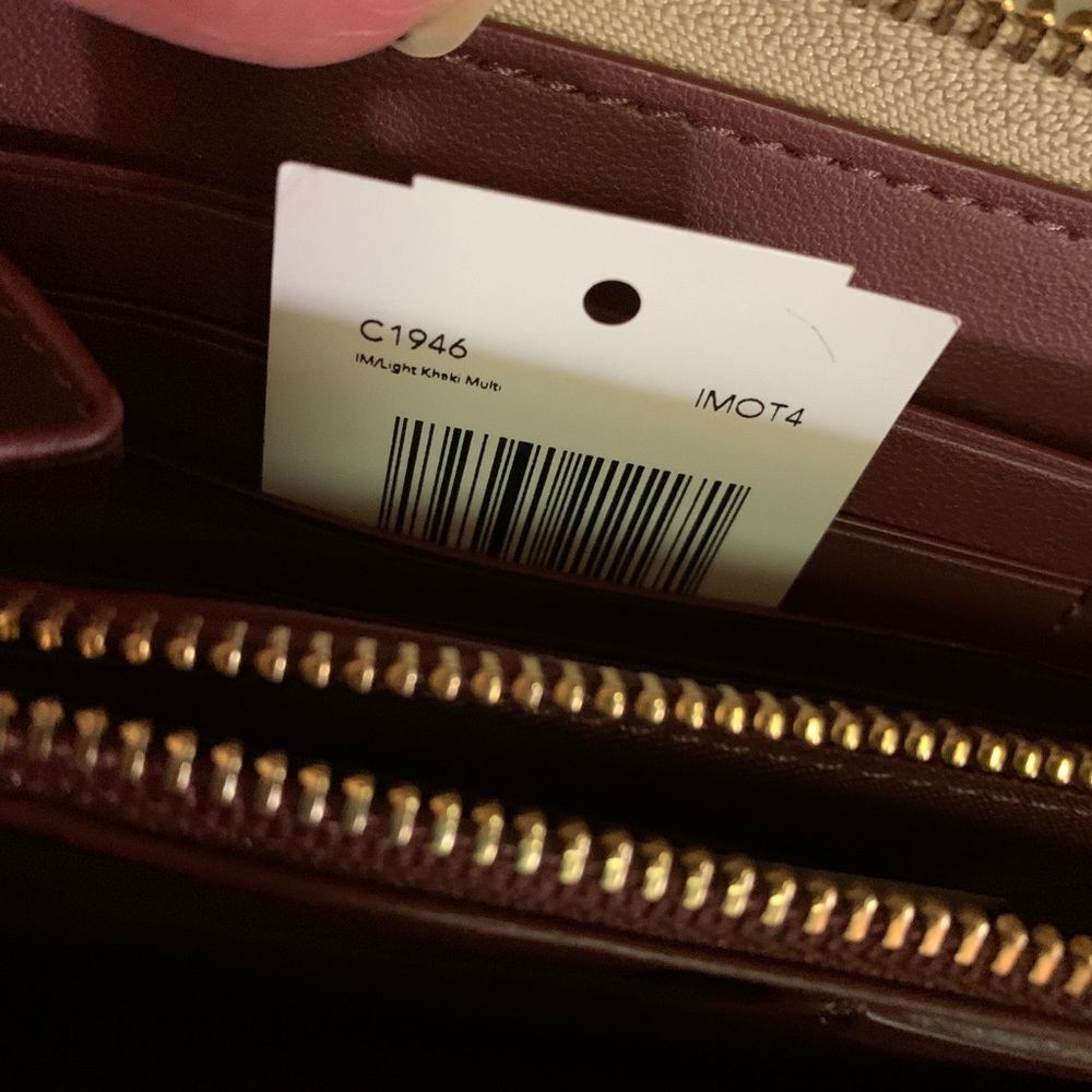 SOLD⛔️Authentic COACH sign leather Disney X zip wallet - Picture 10 of 10